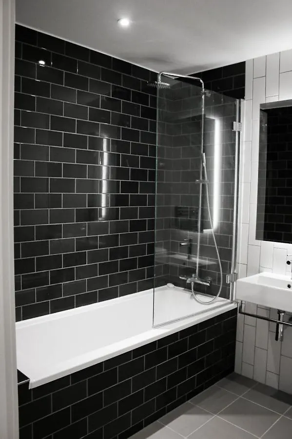 Md Apartments : Stunning 2 Bedroom 2 Bath Apartment - Royal Docks London