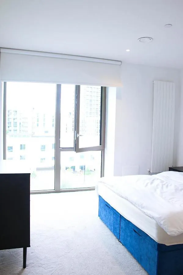 Md Apartments : Stunning 2 Bedroom 2 Bath Apartment - Royal Docks London