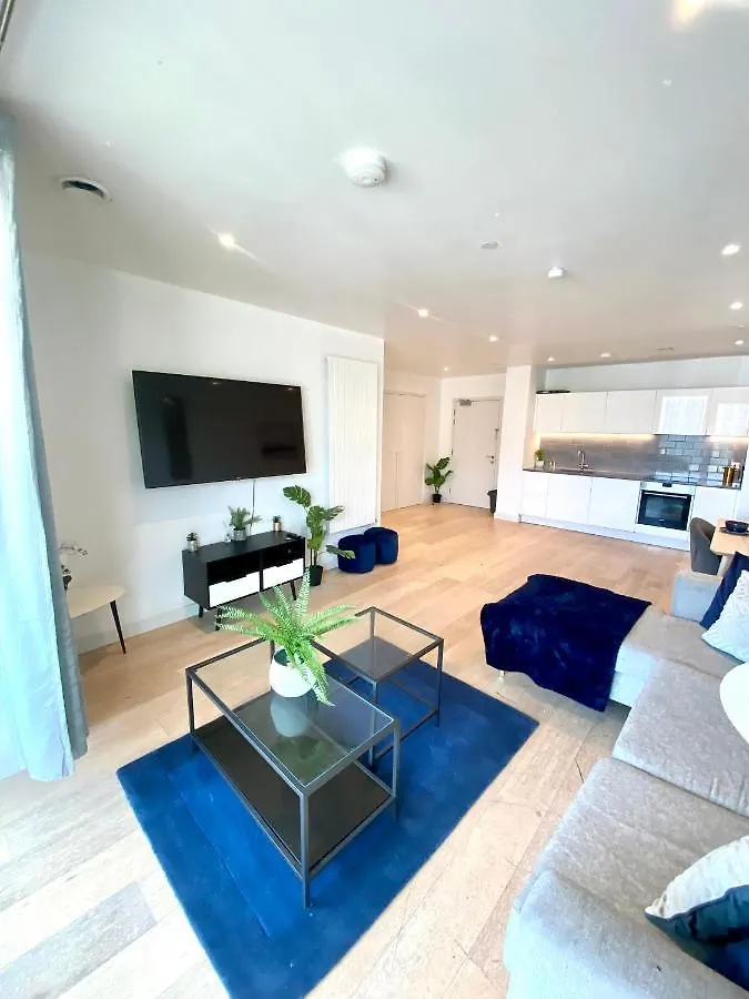 Md Apartments : Stunning 2 Bedroom 2 Bath Apartment - Royal Docks London 0*,  United Kingdom