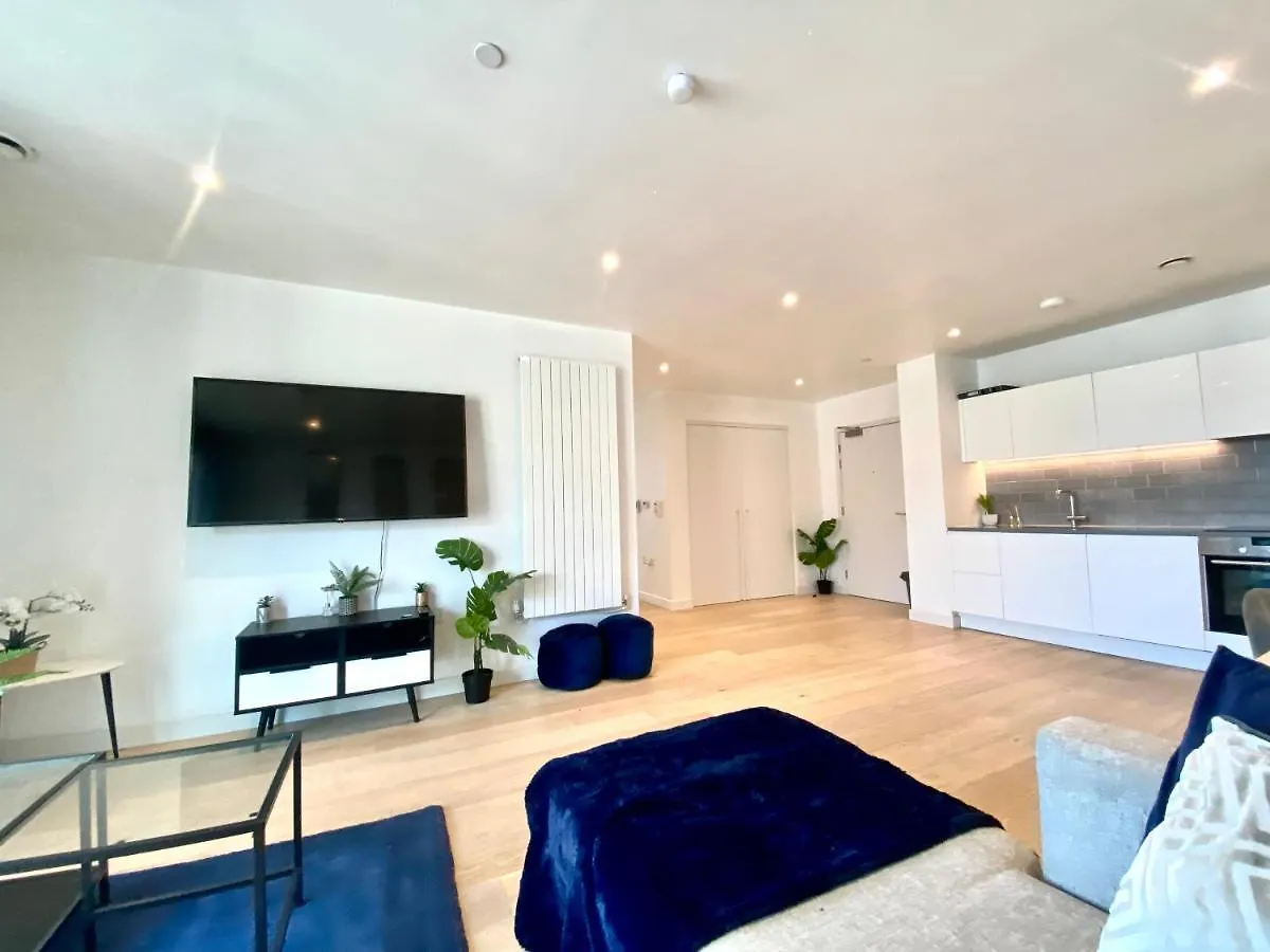Md Apartments : Stunning 2 Bedroom 2 Bath Apartment - Royal Docks London 0*,  United Kingdom