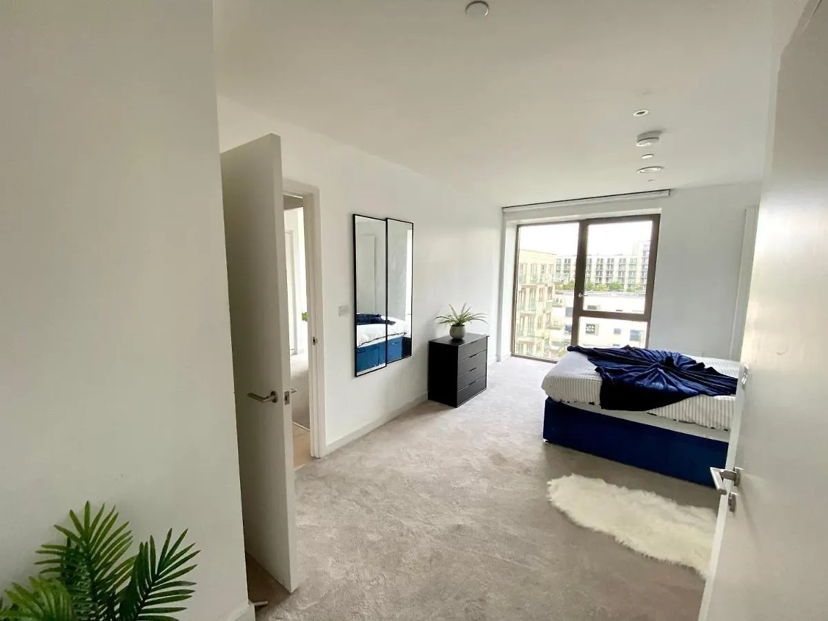 Md Apartments : Stunning 2 Bedroom 2 Bath Apartment - Royal Docks London